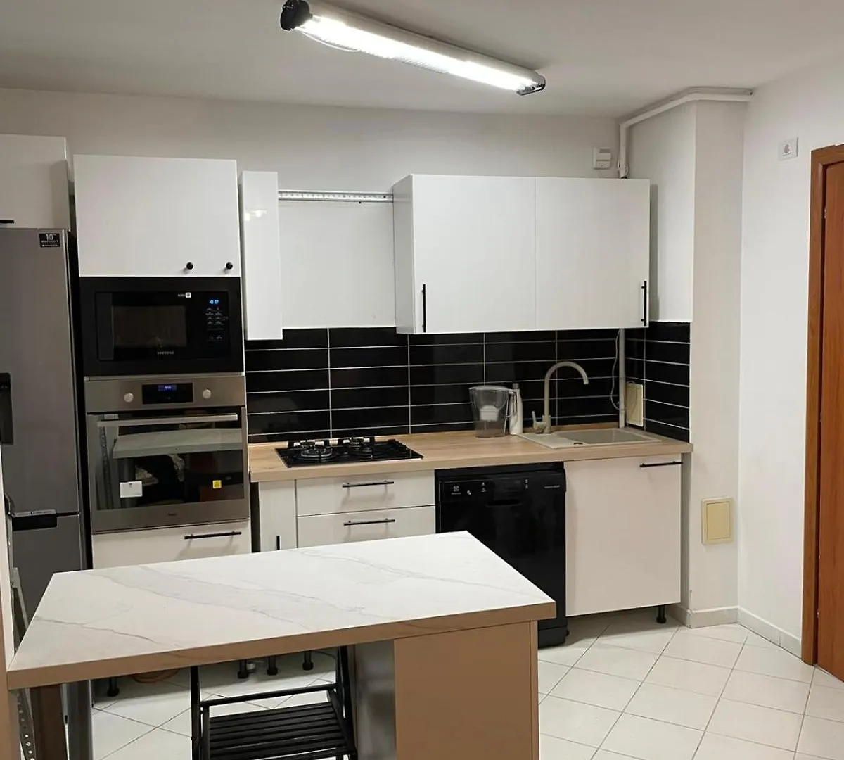 3 Bedrooms Apartment Bukarest